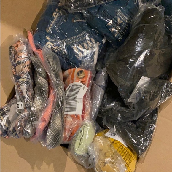 FREE PEOPLE SIZE SPECIFIC MYSTERY BOX - Picture 5 of 5